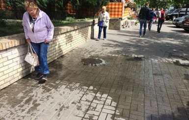 Центр Киева залило нечистотами из канализации