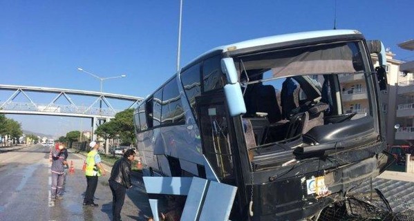 В Турции разбился автобус, пострадали 26 политиков