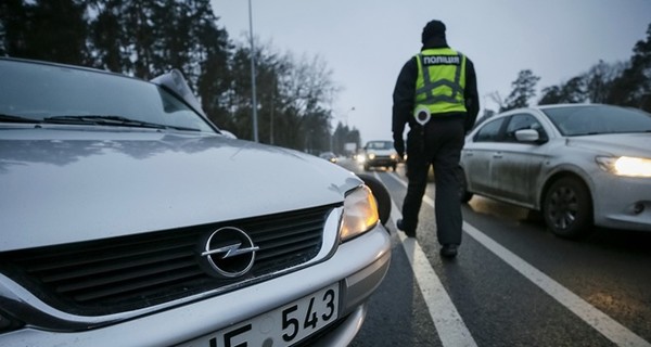 Поляки пожаловались на въезжающие из Украины авто с европейскими номерами 