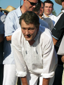 Вышиванки для Ющенко и Тимошенко шьют в Полтаве 