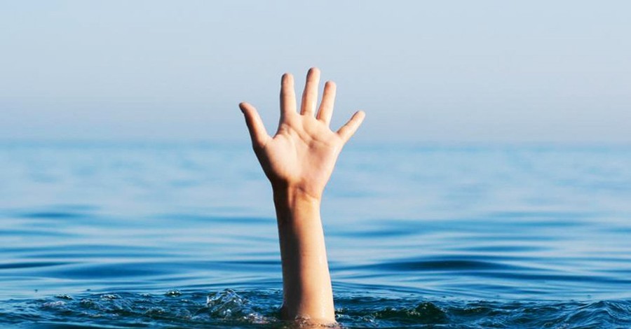 На Тернопольщине мужчина спас из воды женщину, а через пару часов утонул