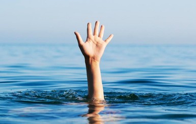 На Тернопольщине мужчина спас из воды женщину, а через пару часов утонул