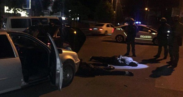 В Кропивницком полиция задержала банду вооруженных мужчин