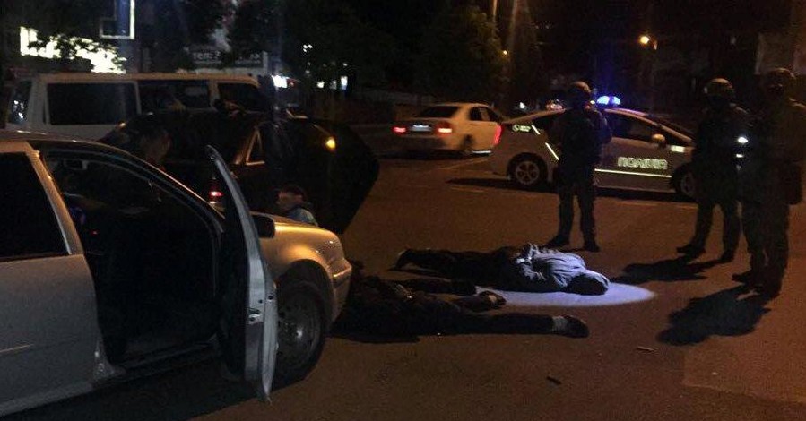 В Кропивницком полиция задержала банду вооруженных мужчин