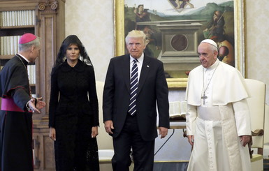Почему Мелания Трамп надела траурный наряд на встречу с Папой Римским
