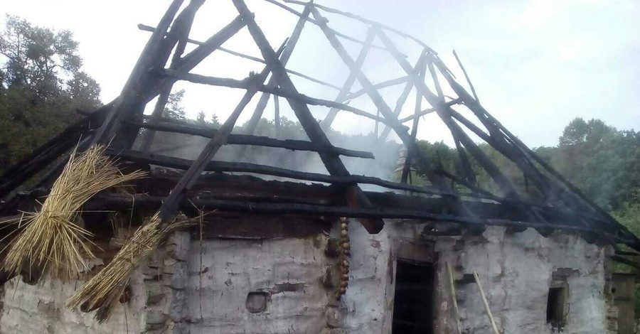 В Киеве сгорел старинный дом