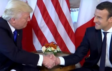 Макрон назвал странное рукопожатие с Трампом 