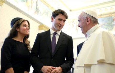 Премьер-министр Канады попросил от Папы Римского извинений 
