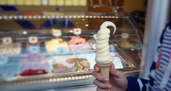 Под Николаевом школьник украл 76 порций мороженого