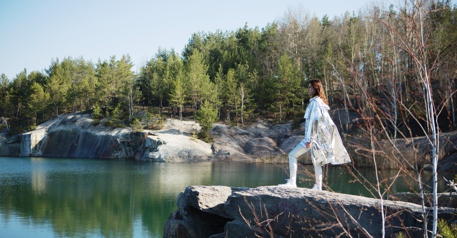 Бритни Спирс по-украински: камни, деревья, вода, но красивее!