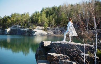 Бритни Спирс по-украински: камни, деревья, вода, но красивее!