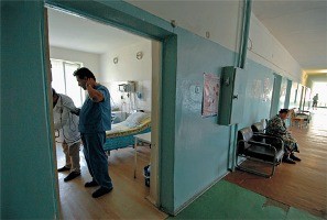 Мэр Луганска хочет закрыть больницу 