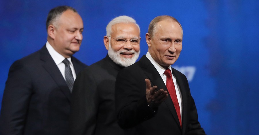 Путин поздоровался с участниками международного форума словом 