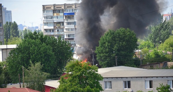 В Киеве произошел взрыв, начался пожар 