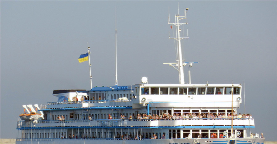 Киевский круизный лайнер 