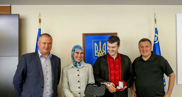 Аваков наградил Окуеву новым пистолетом