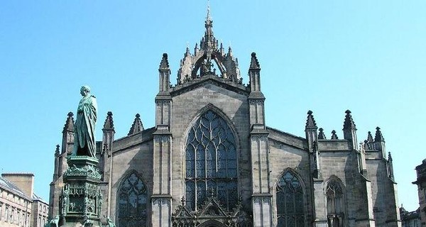Шотландская церковь одобрила однополые браки