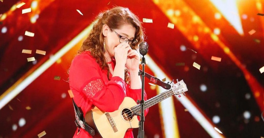Потерявшая слух певица поразила жюри шоу талантов песней собственного сочинения