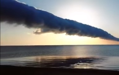 Над Азовским морем засняли уникальное облако