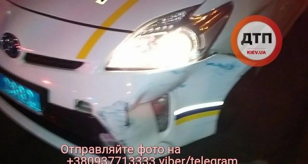 В Киеве пьяная компания устроила погоню и протаранила полицейское авто