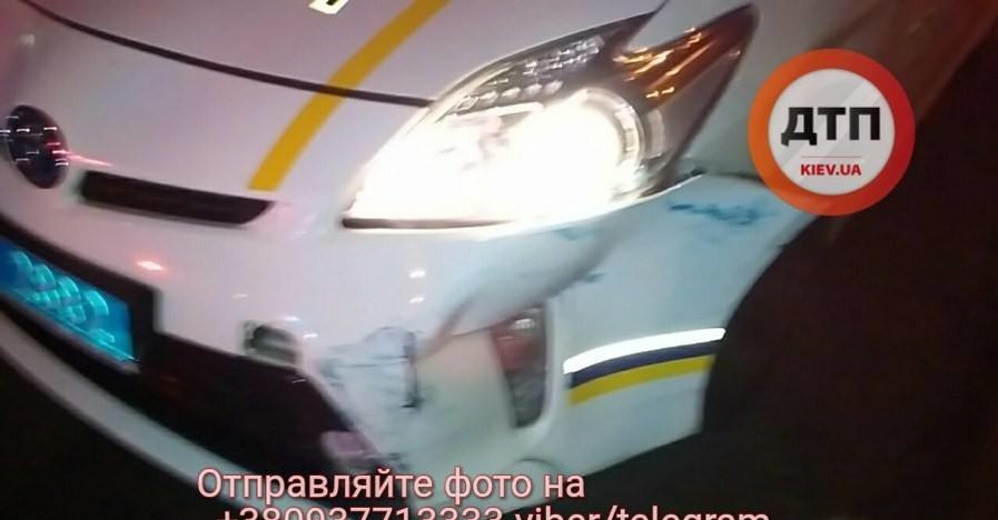 В Киеве пьяная компания устроила погоню и протаранила полицейское авто