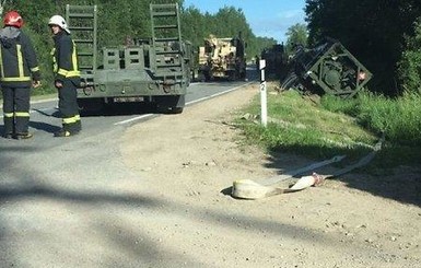 В Латвии перевернулась цистерна вооруженных сил США