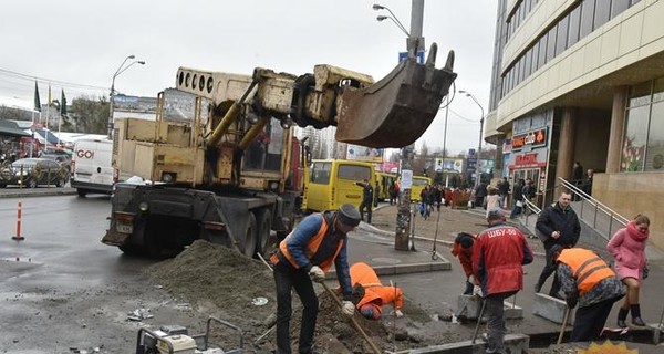 Делайте дороги и мусор вывозите! Украинцы рассказали, чем следует заняться местным властям