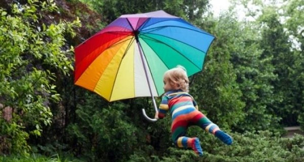 В Измаиле пятилетний мальчик пытался спрыгнуть с пятого этажа, используя зонт