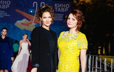 39-летняя Екатерина Климова показала шикарные ноги в ультракоротком платье