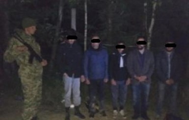 Пятеро турков пытались попасть в Европу и заблудились в украинских лесах