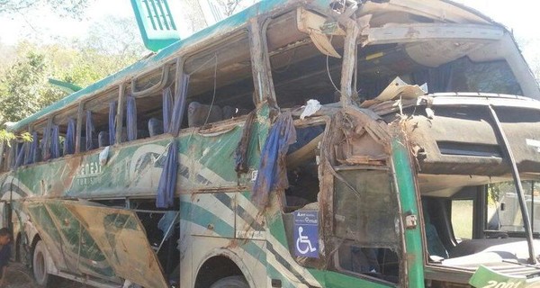 В Бразилии перевернулся автобус, погибли десять человек