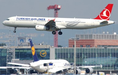 На рейсе Turkish Airlines пассажира избил сотрудник миграционной службы