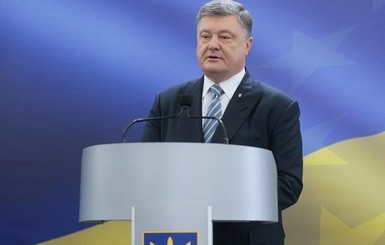 Президент Украины раздал ордена за безвиз