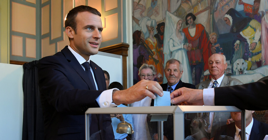 Парламентские выборы во Франции: победила партия Макрона 