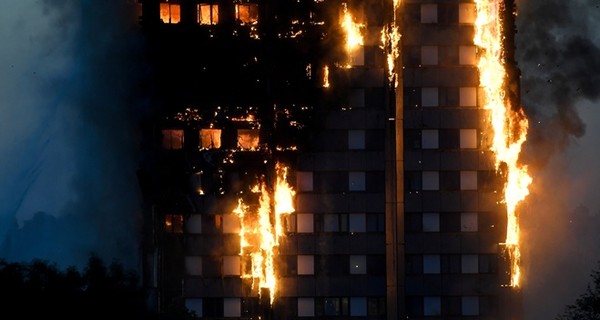 Пожар в Лондоне: погорельцам выделяют деньги и жилье