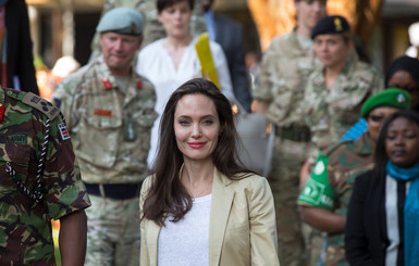 Новый выход в свет Анджелины Джоли: актриса больше не похожа на анорексичку