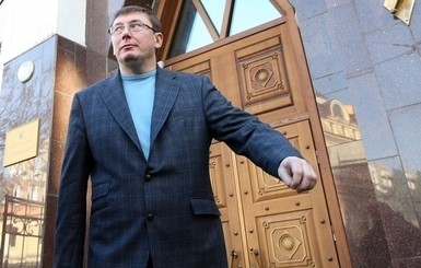Юрий Луценко внес в Раду представление о привлечении к уголовной ответственности депутата Довгого