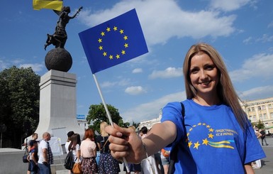 Для того, чтобы чувствовать себя европейцами, украинцам не хватает денег и демократии