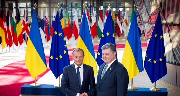 Порошенко объявил о предстоящей встрече с Макроном 