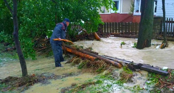 Из-за плохой погоды в Украине 188 населенных пунктов остались без света