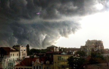 В сети появились фотографии жуткого шторма в Одессе