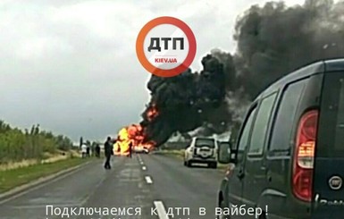 Под Киевом столкнулись и загорелись машины, погиб депутат облсовета Борис Панченко