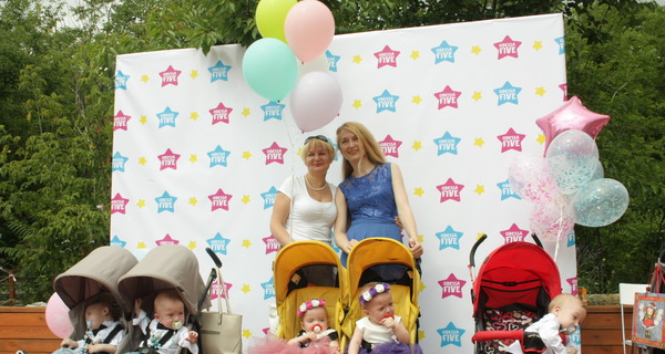 Первый годик одесским пятерняшкам отметили фестивалем близнецов