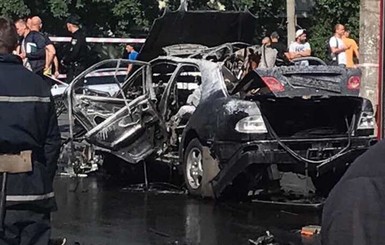 В Киеве взорвалась машина: возможно, сработала бомба