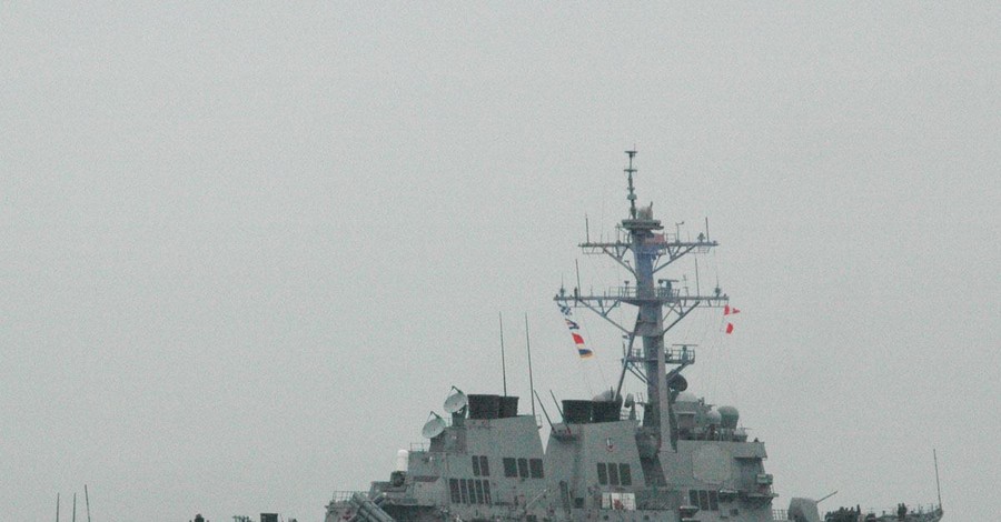 Китай назвал провокацией маневры американского эсминца в Южно-Китайском море