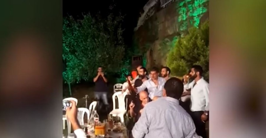 На свадьбе в Ливане жених случайно расстрелял гостей из автомата