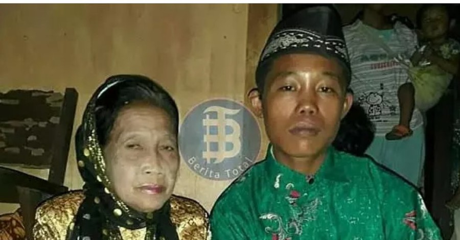 В Индонезии 16-летний парень женился на 71-летней женщине