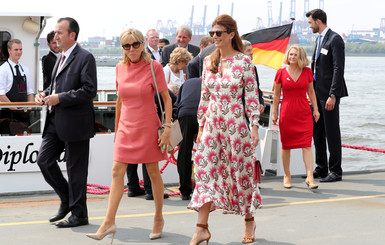 64-летняя первая леди Франции приехала на саммит G-20 в коротком платье