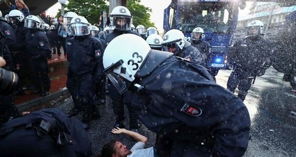 В ходе протестов в Гамбурге ранены 213 полицейских