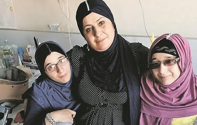 Мама сиамских близнецов Зиты и Гиты находится в бедственном положении